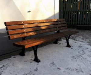 Kerti kiülő köztéri pad rögzíthető