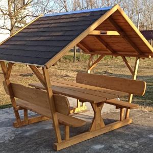 Rusztikus zsindely tetős kerti pad 