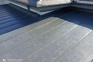 Korcolt lemezfedés /antracit színben/